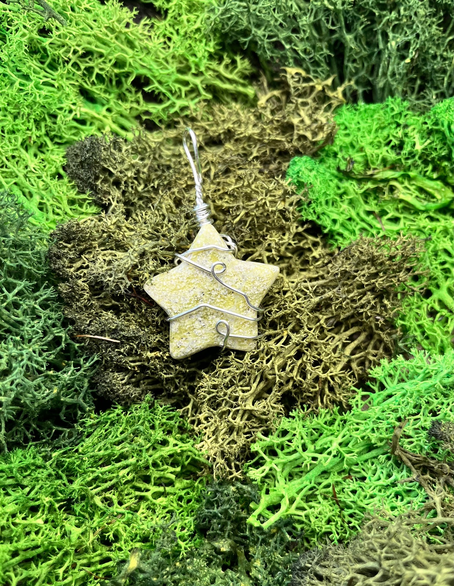 Light Green Serpentine Star in silver wire, pendant necklace