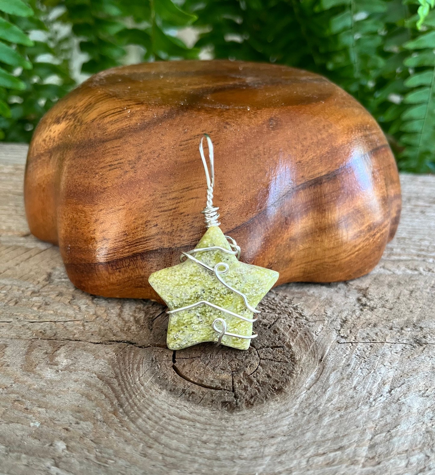 Light Green Serpentine Star in silver wire, pendant necklace